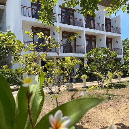 Amanda Beach Resort Passikudah Eksteriør bilde